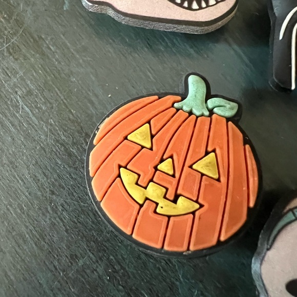 Croc Jibbitz silicon. Holiday, dinosaur, Darth Vadar, Paw Patrol. - Picture 3 of 10